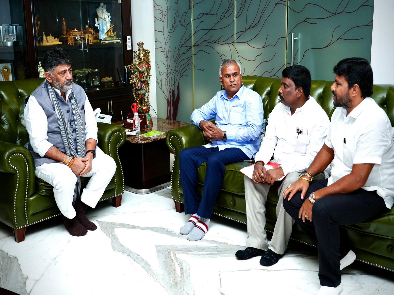 Karnataka Dy CM D.K. Shivakumar Meets Congress MLAs Amidst Leadership Tussle
