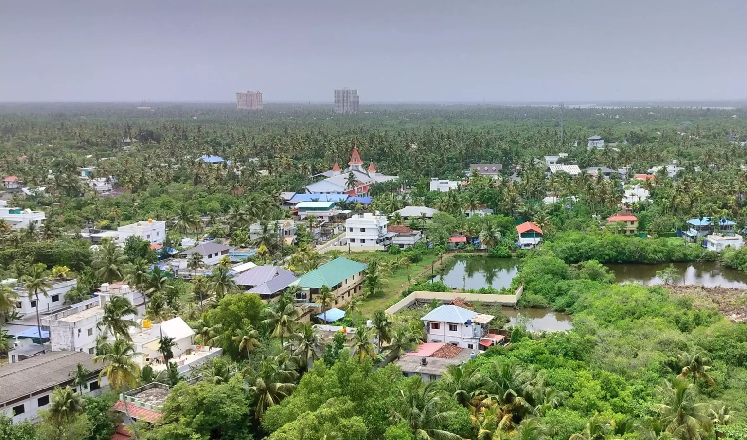 Supreme Court, Kerala High Court, Munambam, Waqf Land, Kerala Waqf Board, Justice Manoj Misra, Justice Ujjal Bhuyan, Status Quo, Kerala Government, Ernakulam, Waqf Tribunal, Land Dispute, Kerala Waqf Samrakshana Vedi, Munambam Land Stay